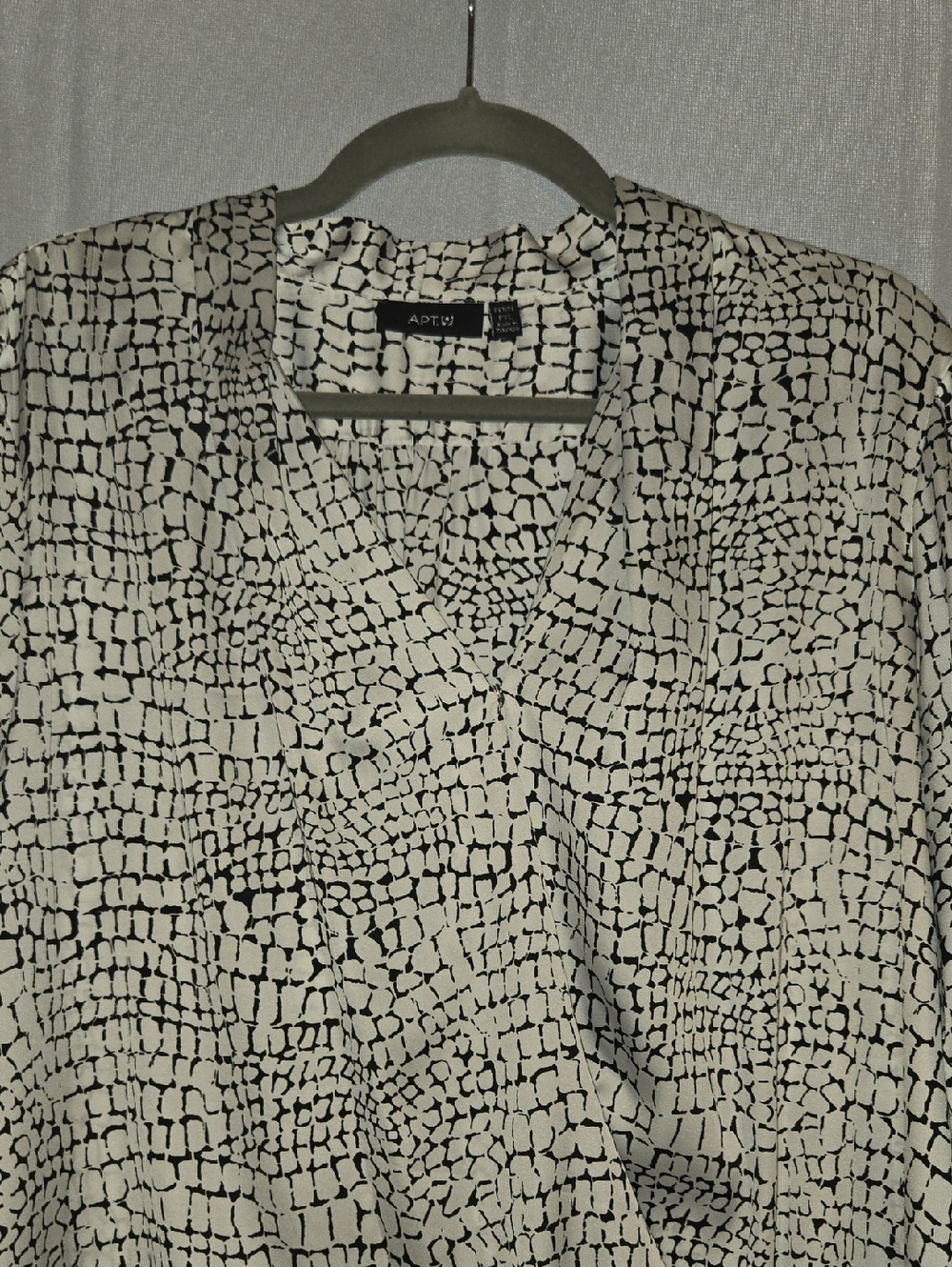 Apt. 9 Black and White Geometric Wrap Blouse PXL NWOT - Picture 3 of 8